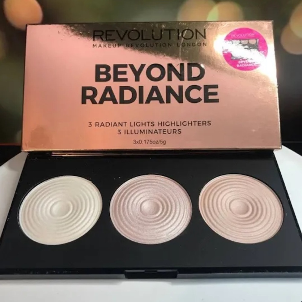 Makeup Revolution ~ 3 Shade Beyond Radiance Highlighter Palette